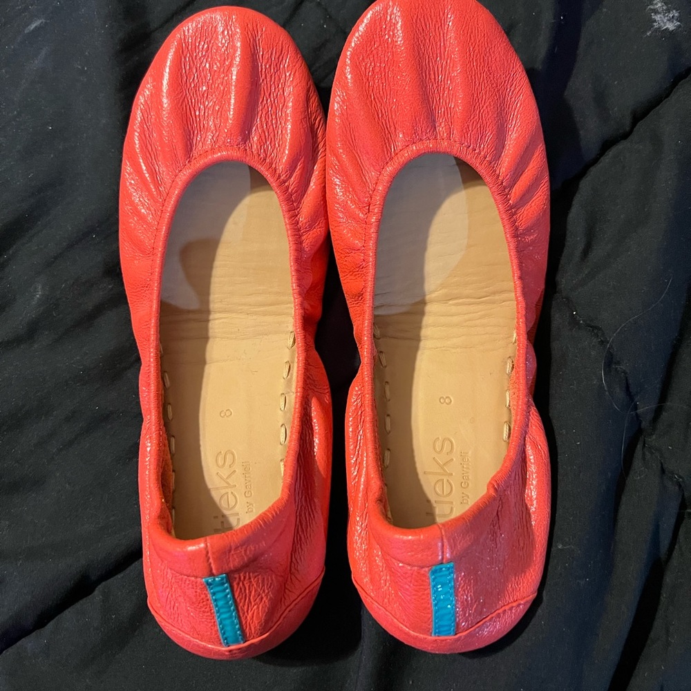 Tieks original poppy coral color size 8.